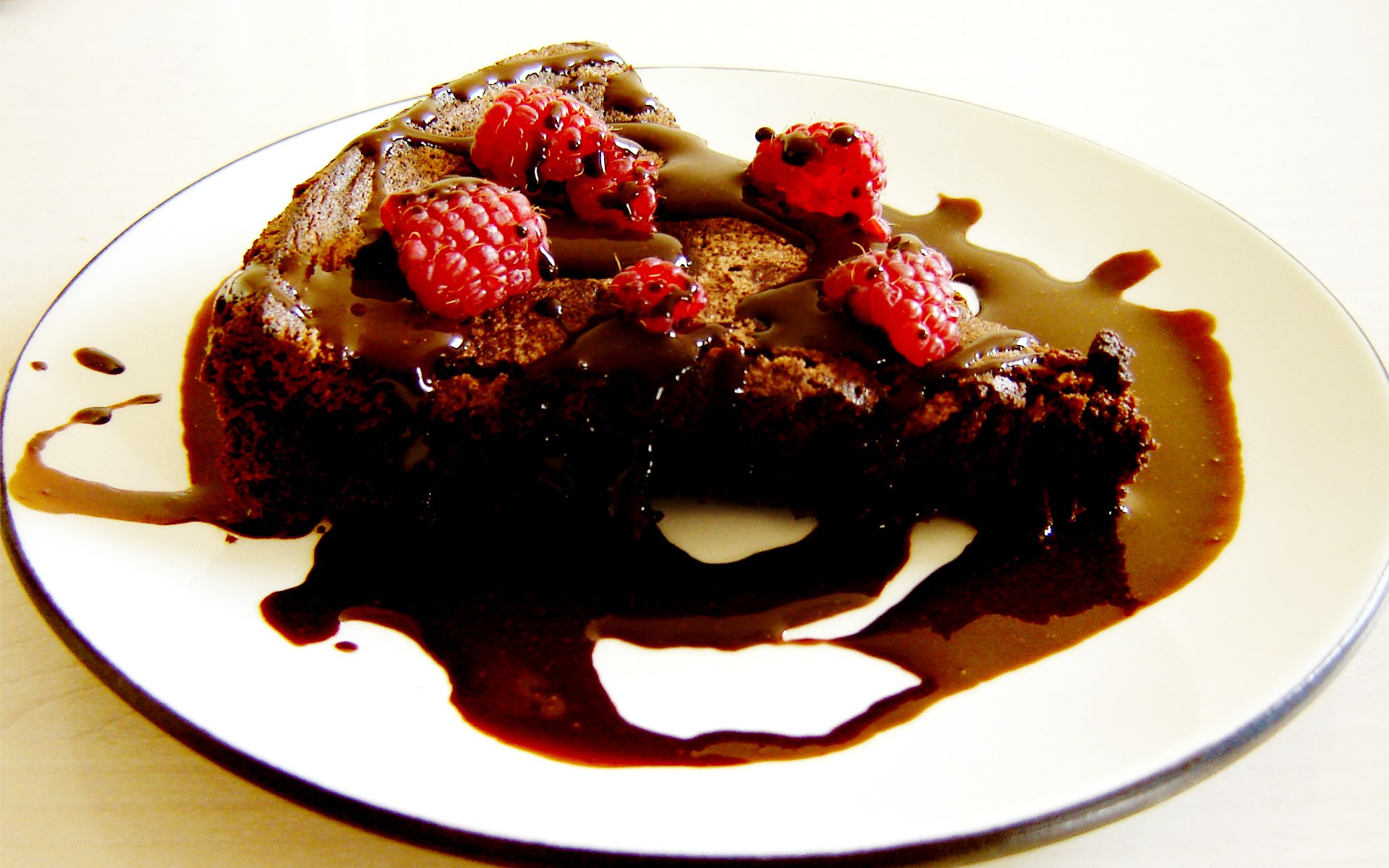 Chocolate cake with raspberries