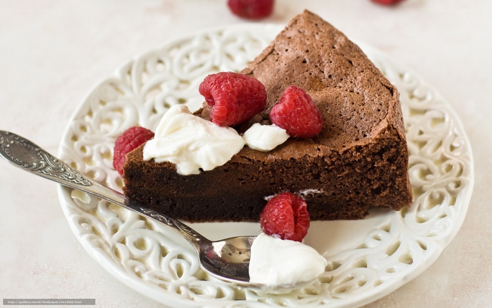 Chocolate cake with raspberries