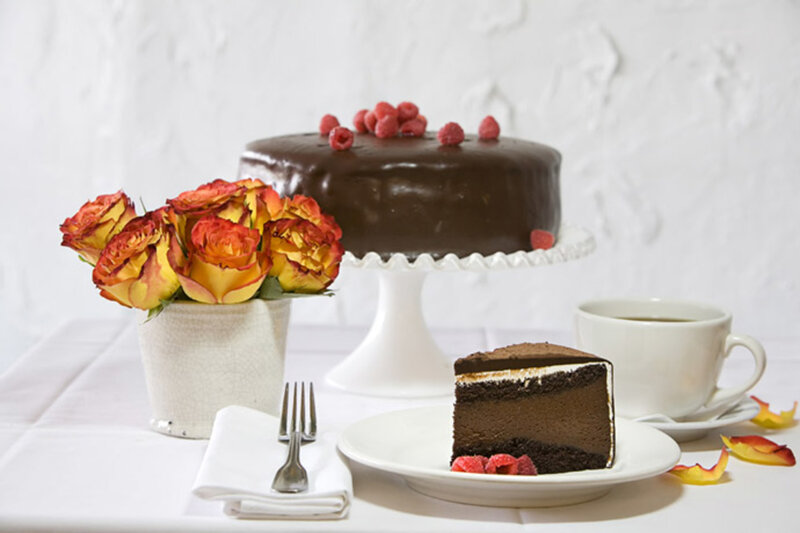 Chocolate Cake with Raspberries — White