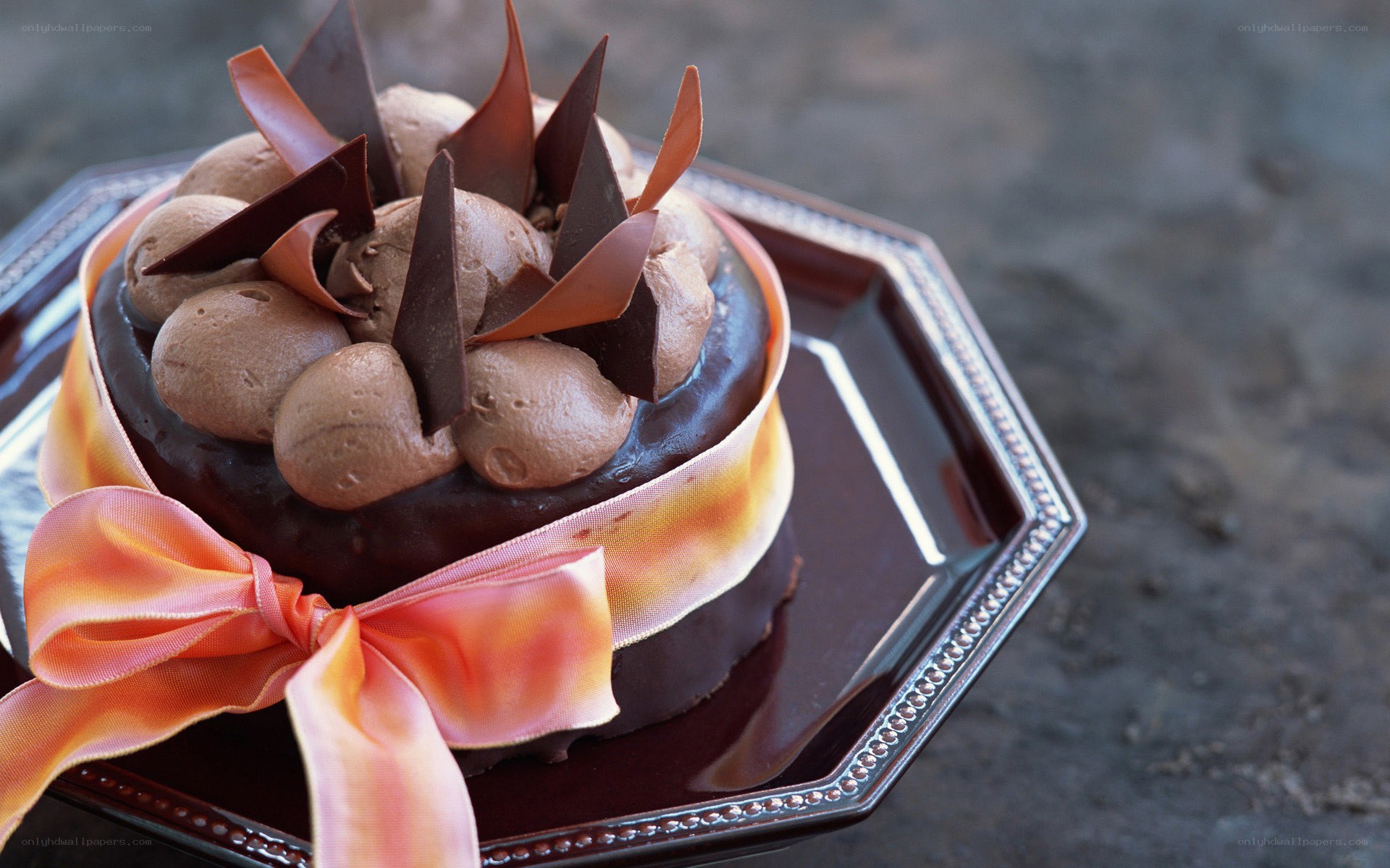Chocolate cake with ribbon