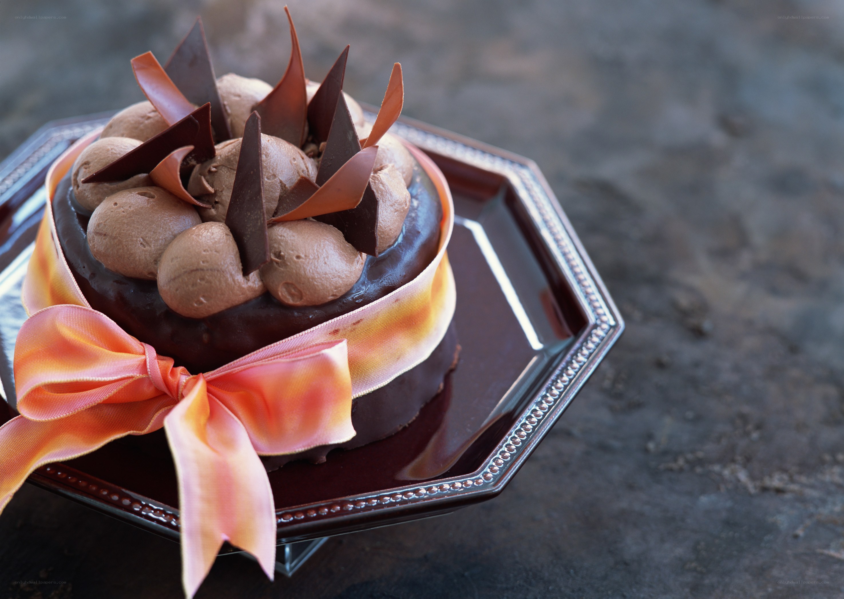 Chocolate cake with ribbon