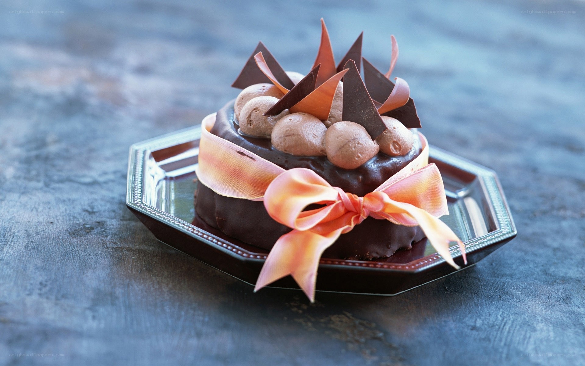 Chocolate cake with ribbon