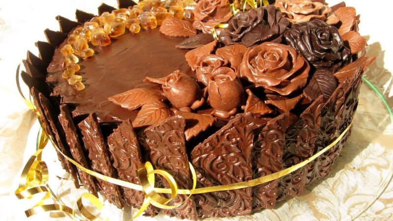 Chocolate Cake with Roses — Brown, Festive