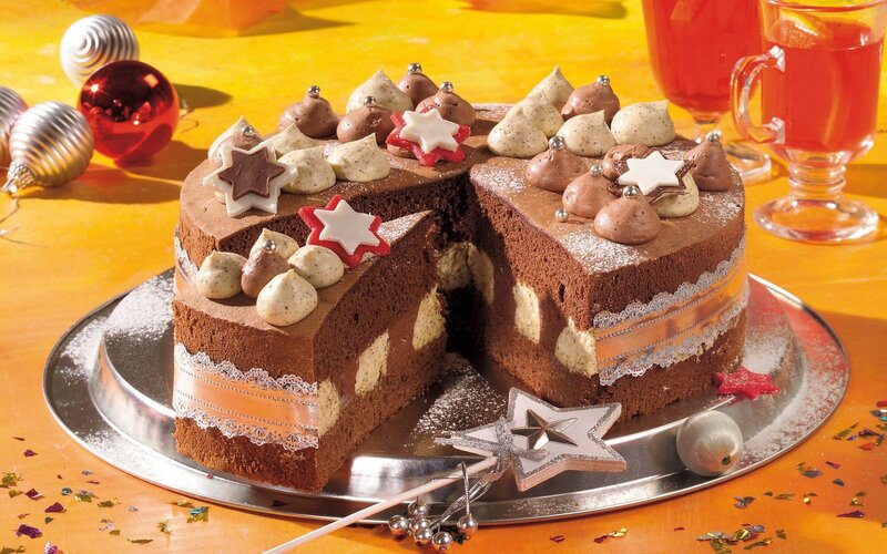 Chocolate Cake with Stars — Yellow