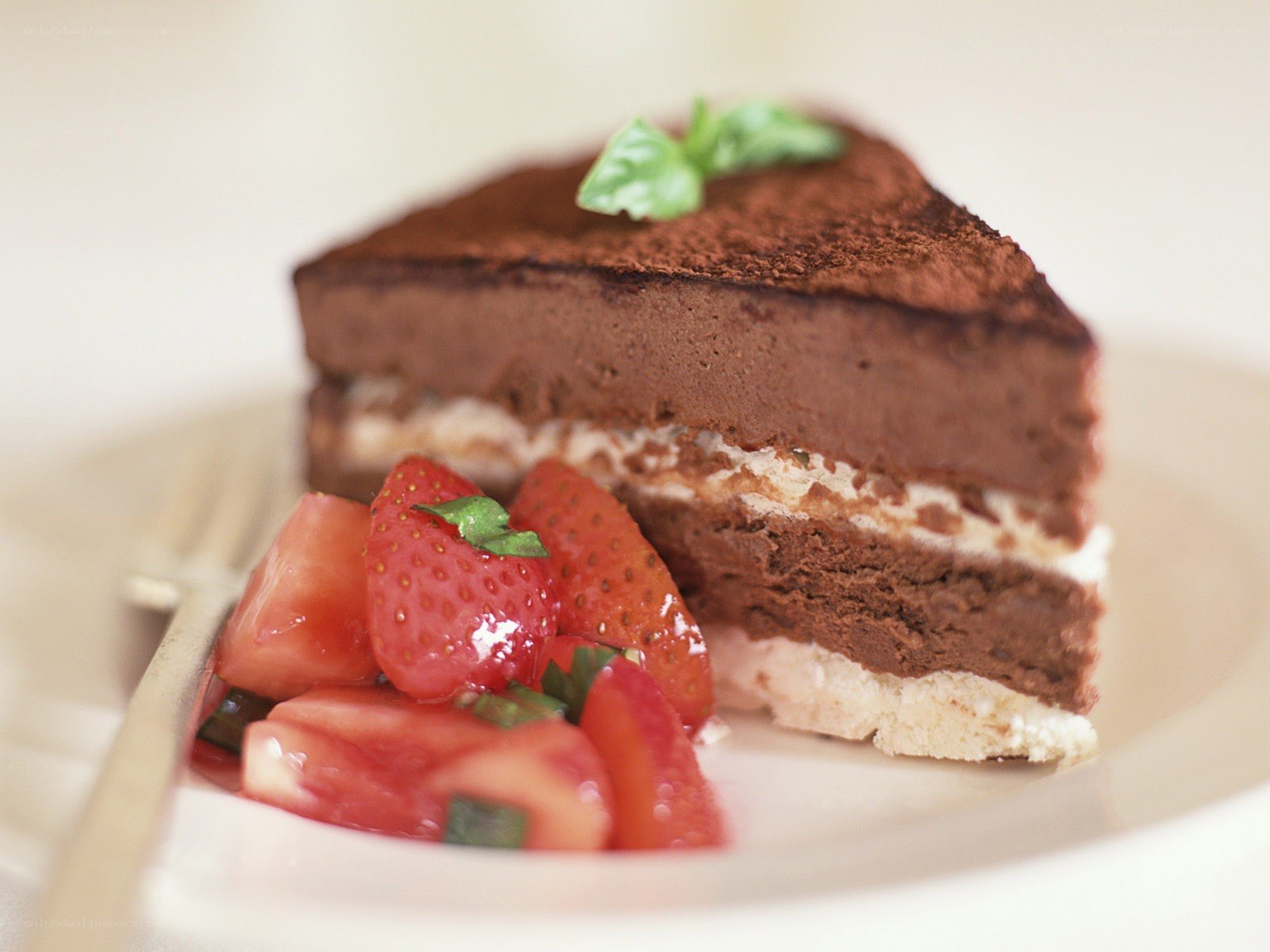 Chocolate cake with strawberries
