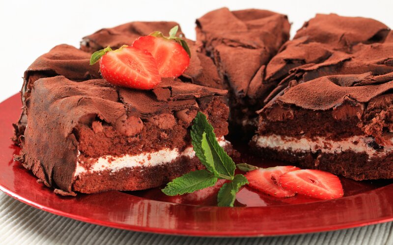Chocolate Cake with Strawberries — Red