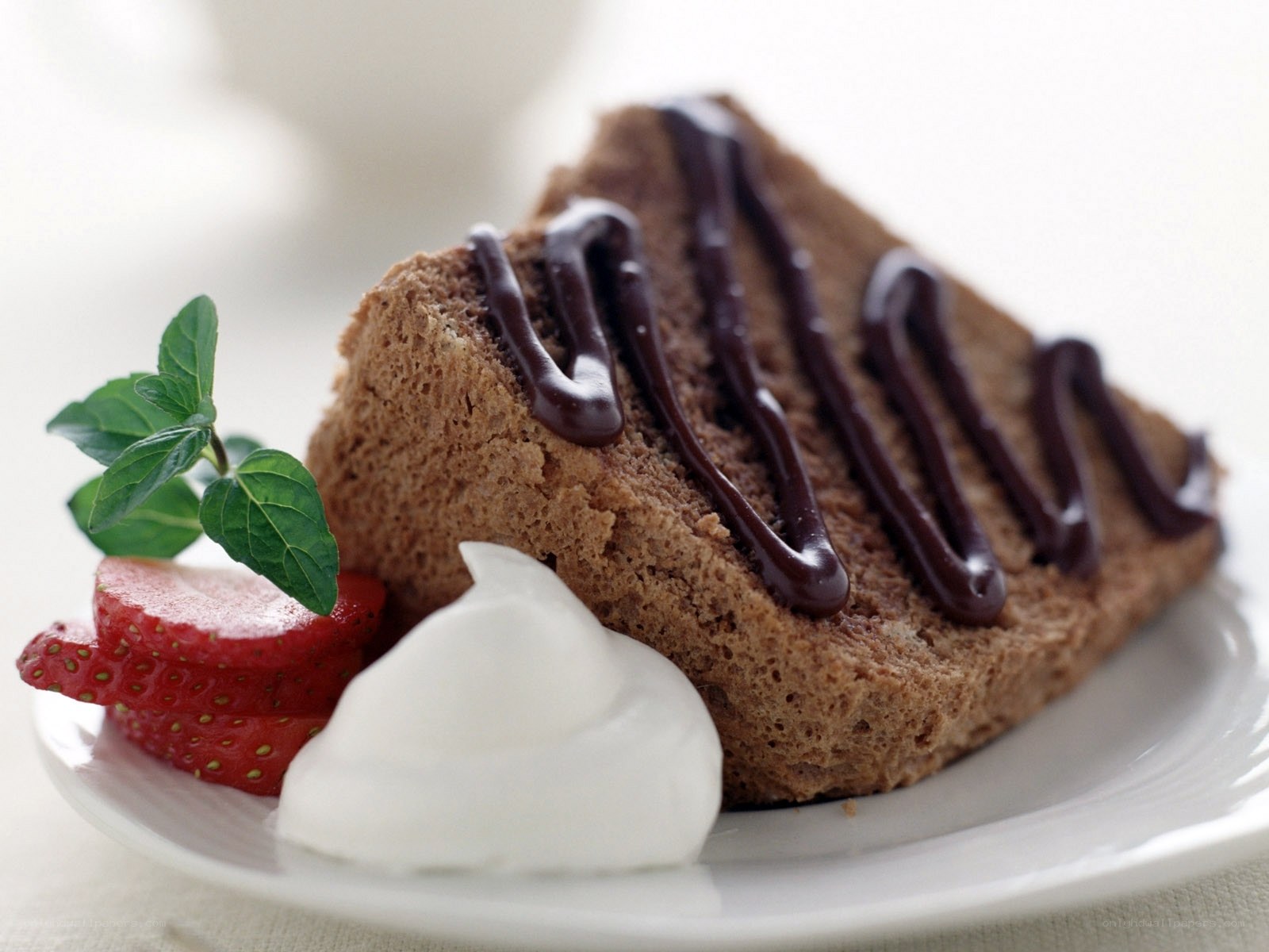 Chocolate cake with strawberries