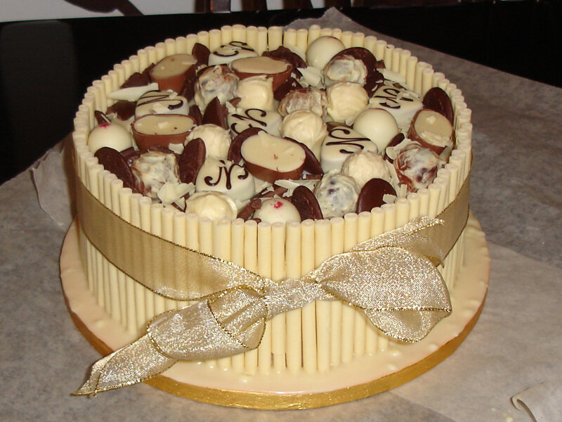 chocolate cake with white chocolate sticks