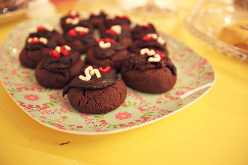 Chocolate Cookies on Plate — Yellow
