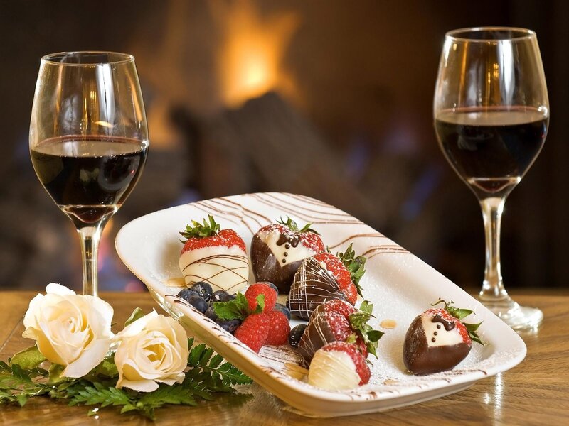 Chocolate-covered strawberries with wine