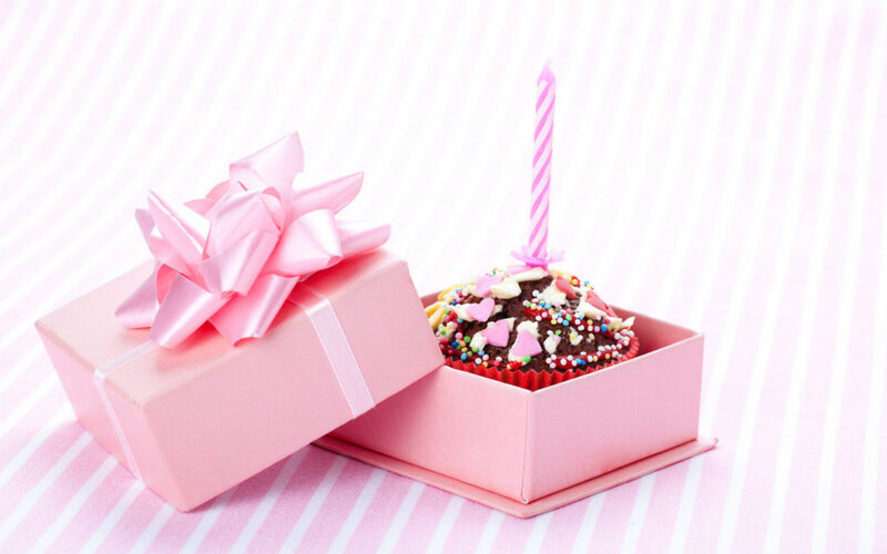 Chocolate Cupcake in Box — Pink, Festive