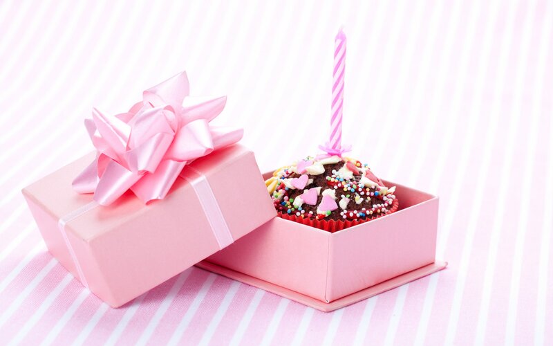 Chocolate Cupcake in Box — Pink
