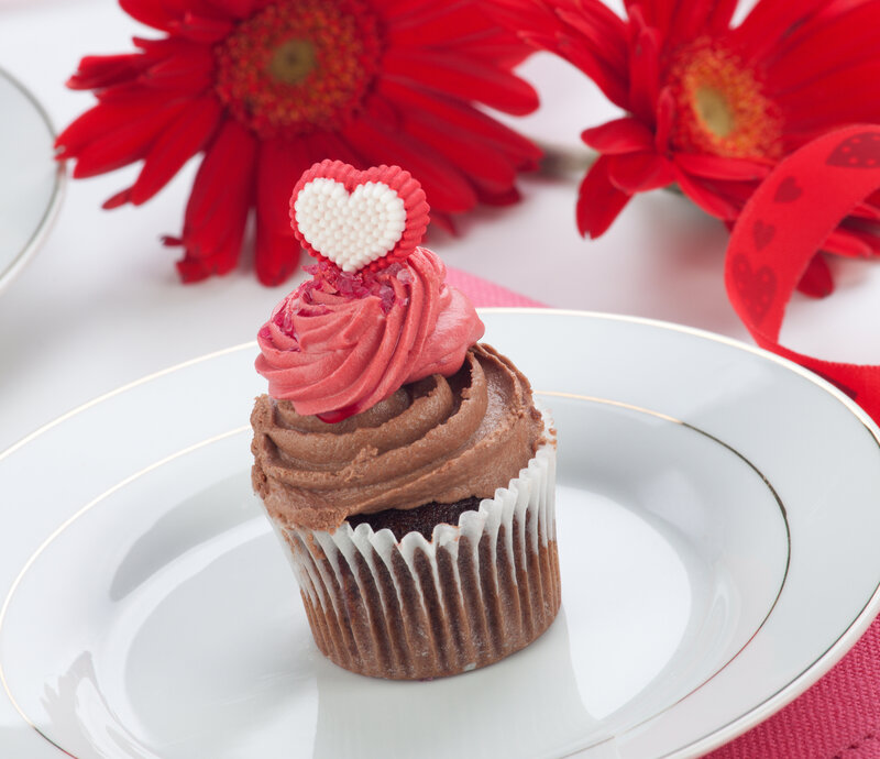 Chocolate Cupcake with Heart — White
