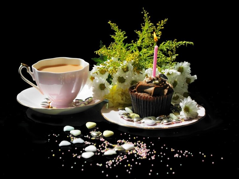 Chocolate Cupcake with Tea — Black