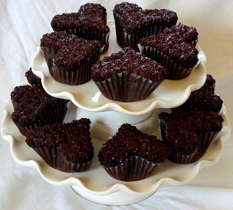 Chocolate Cupcakes on Stand — Brown