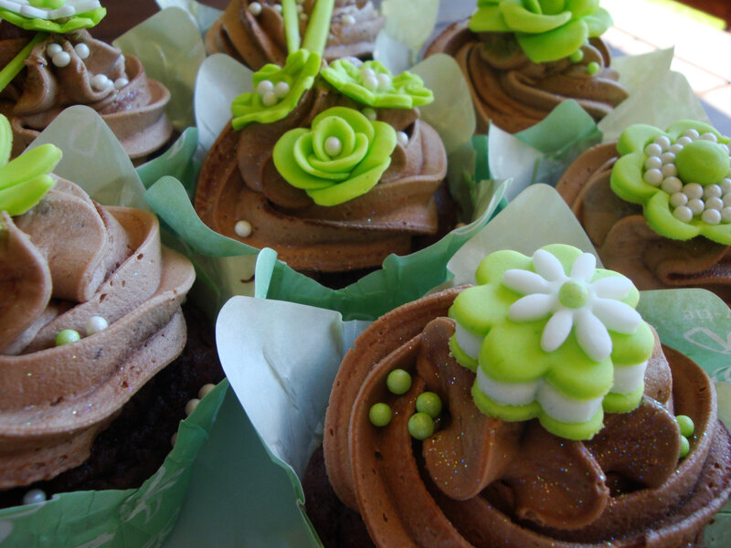 Chocolate Cupcakes with Flowers — Brown, Festive