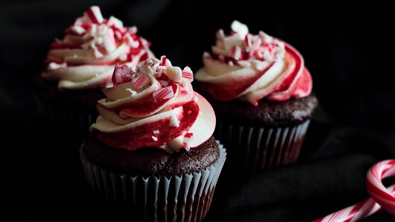 Chocolate Cupcakes with Frosting — Black