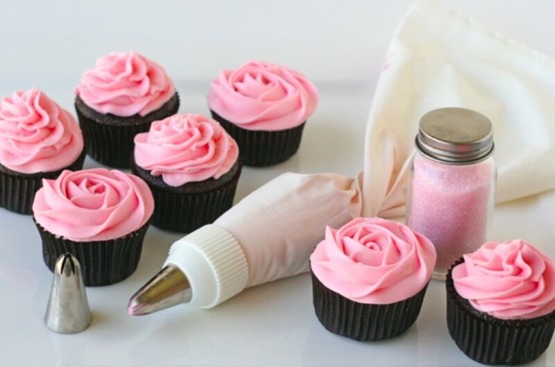 Chocolate Cupcakes with Frosting — Pink, Calm