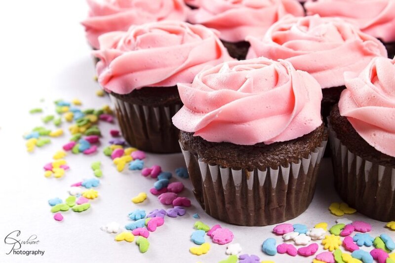 Chocolate Cupcakes with Frosting — Pink