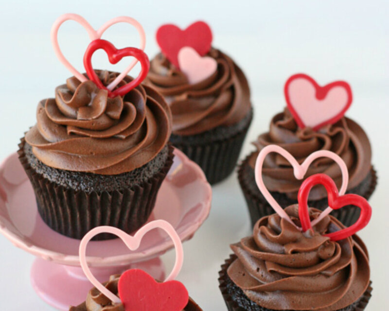 Chocolate Cupcakes with Hearts — Brown