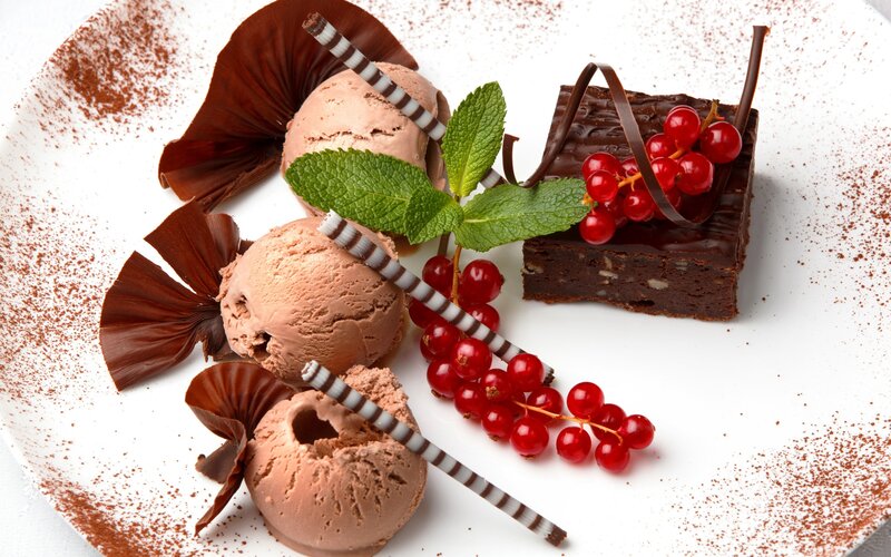 Chocolate Dessert Plate — White
