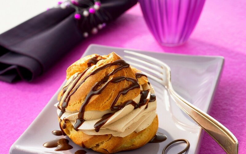 Chocolate-drizzled Cream Puff