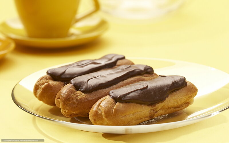 Chocolate Eclairs on Plate — Yellow