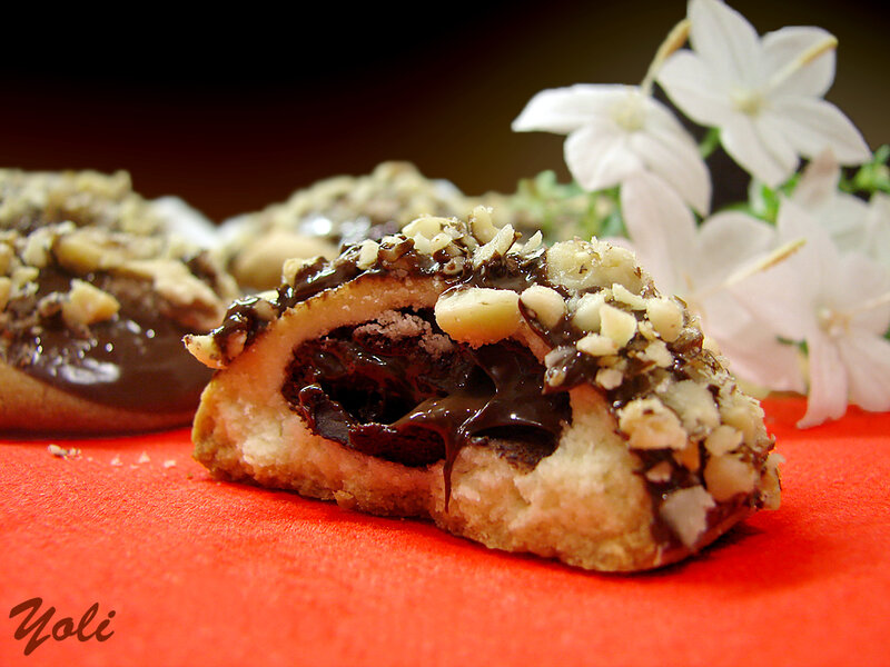Chocolate-filled Cookie