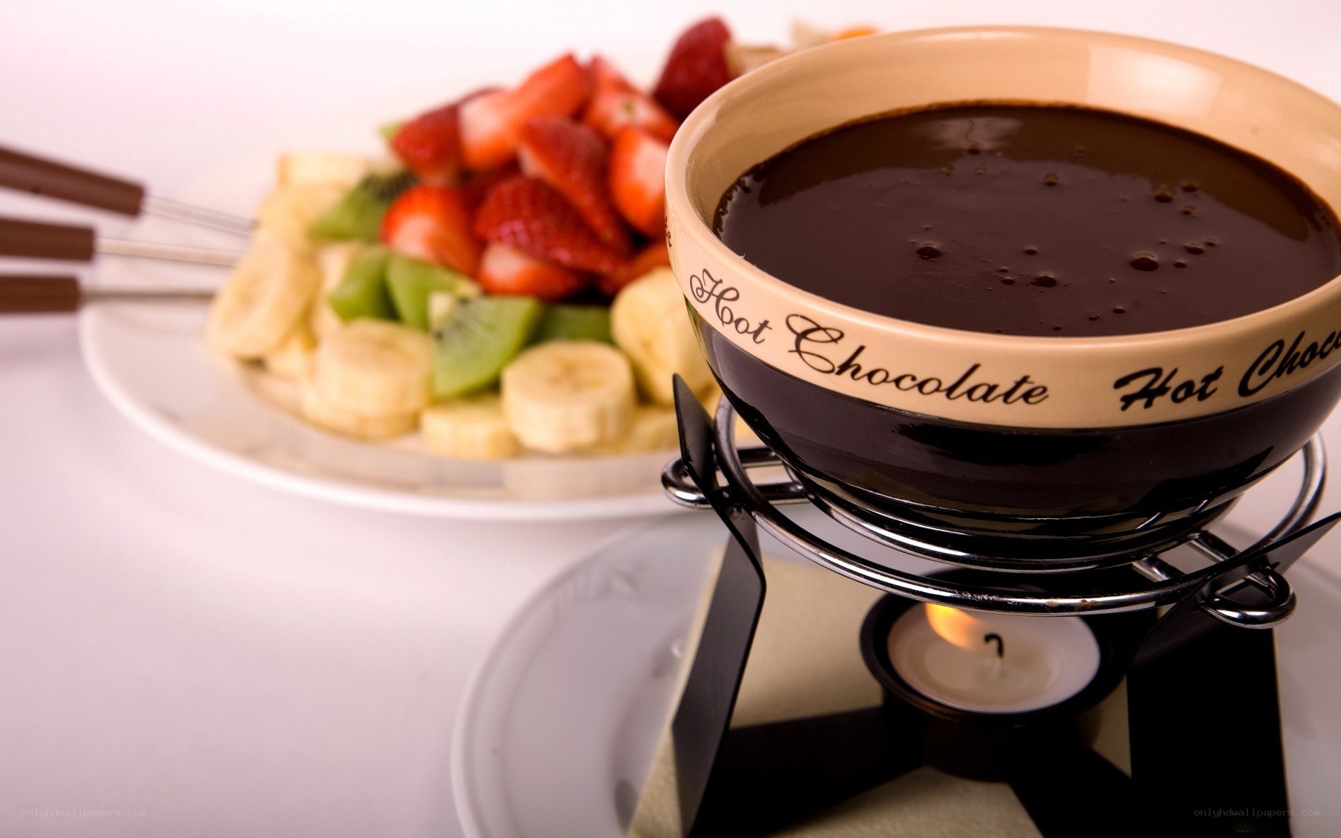 Chocolate fondue with fruit