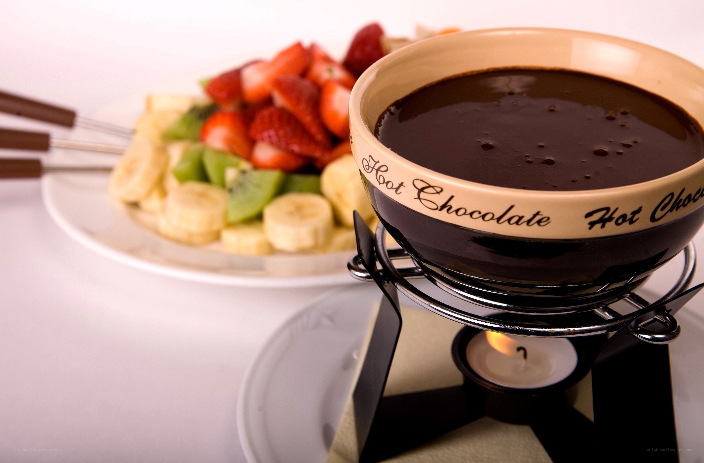 Chocolate fondue with fruit