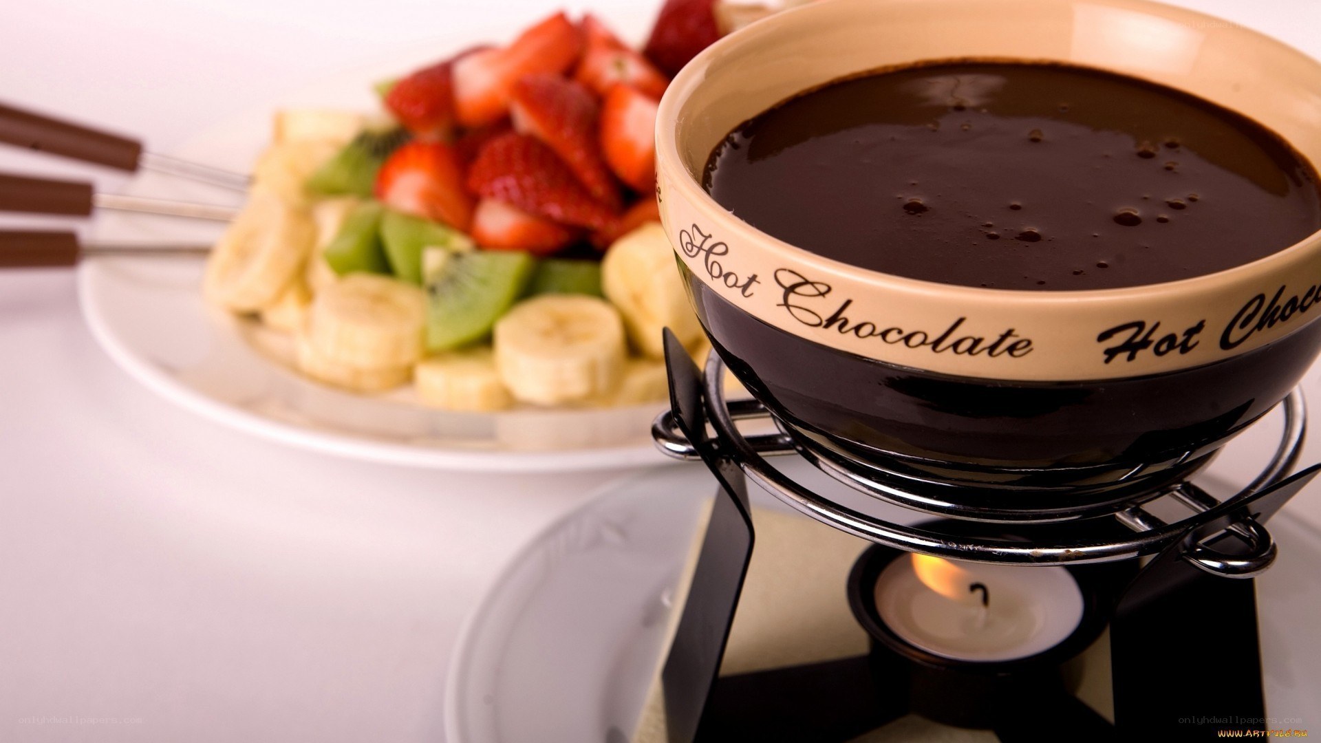 Chocolate fondue with fruit