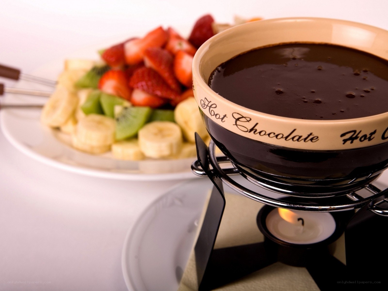 Chocolate fondue with fruit
