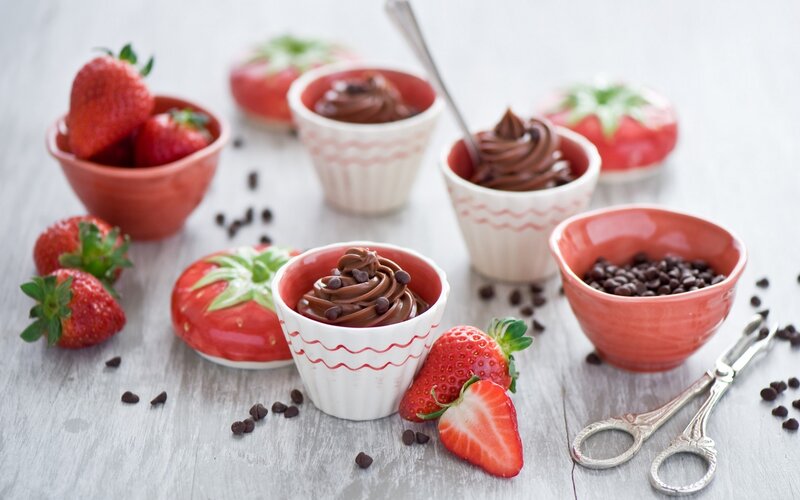 Chocolate Mousse Desserts — White