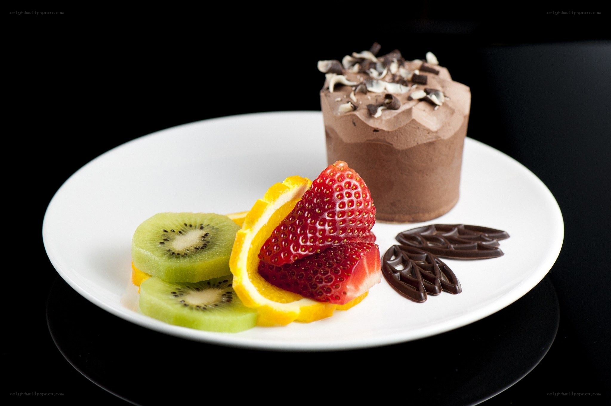 Chocolate mousse with fresh fruit
