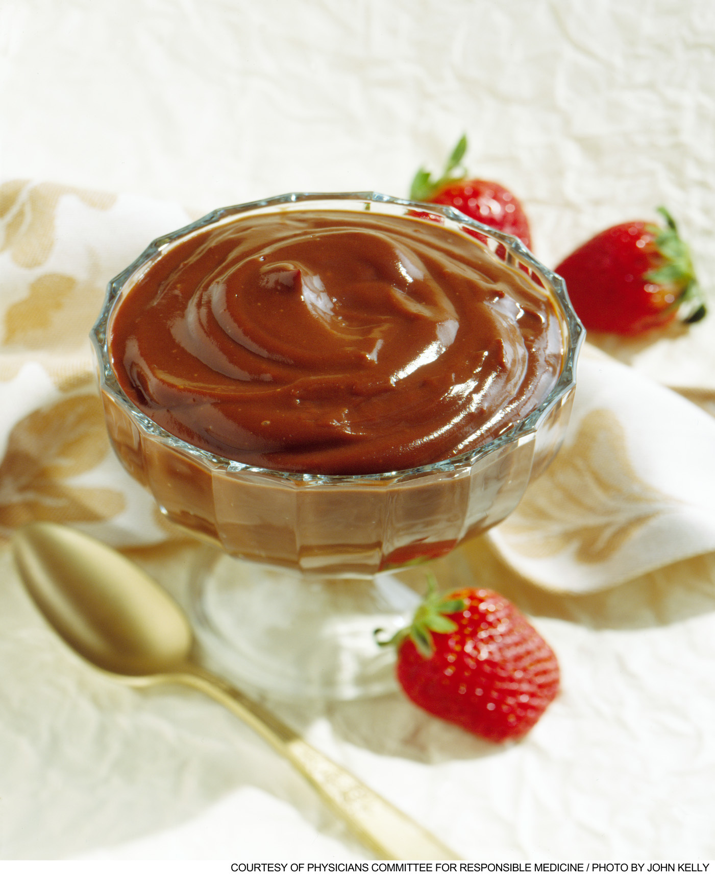 Chocolate pudding with strawberries