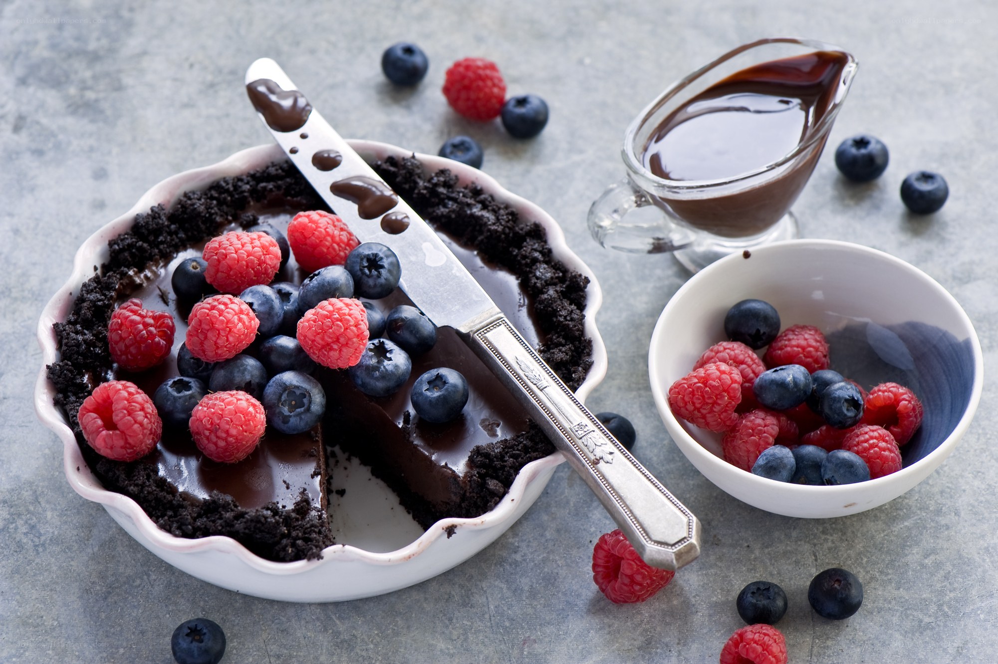 Chocolate tart with berries