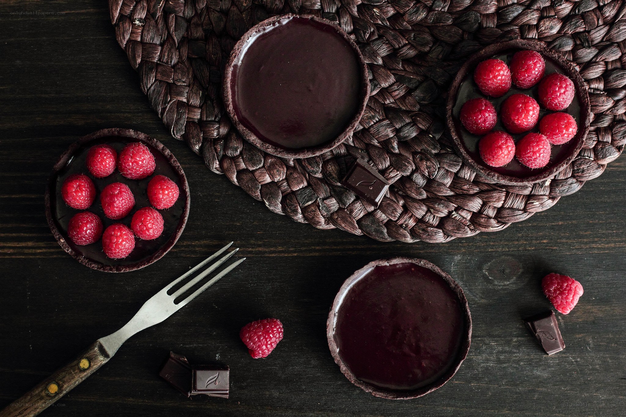 Chocolate tarts with raspberries