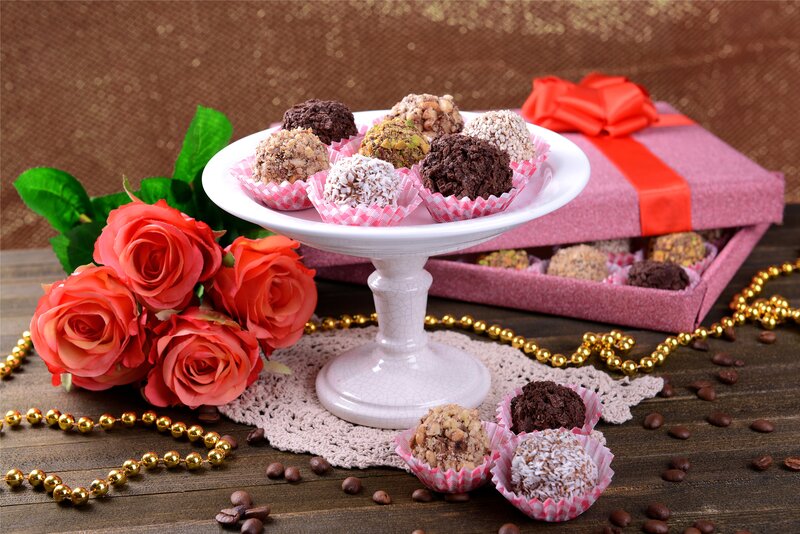 Chocolate Truffles on Stand — Pink