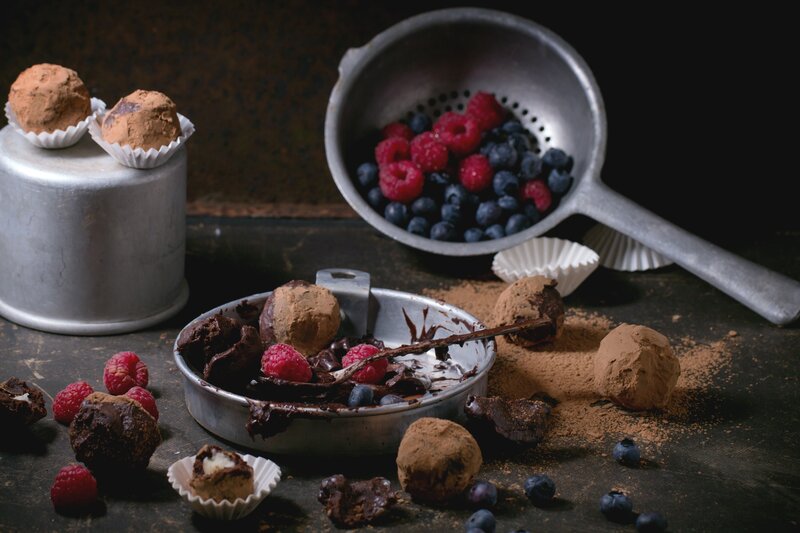 Chocolate Truffles with Berries — Brown