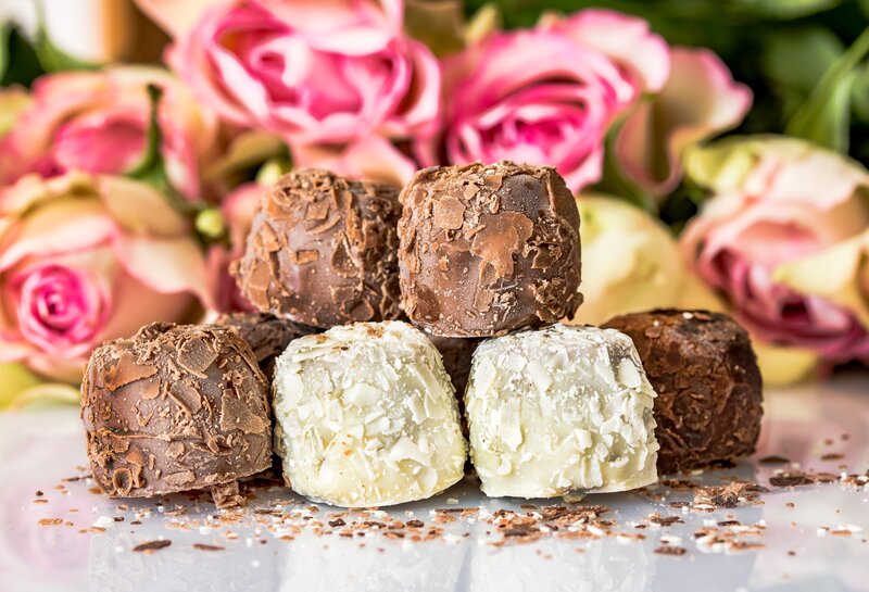 Chocolate Truffles with Roses — Pink