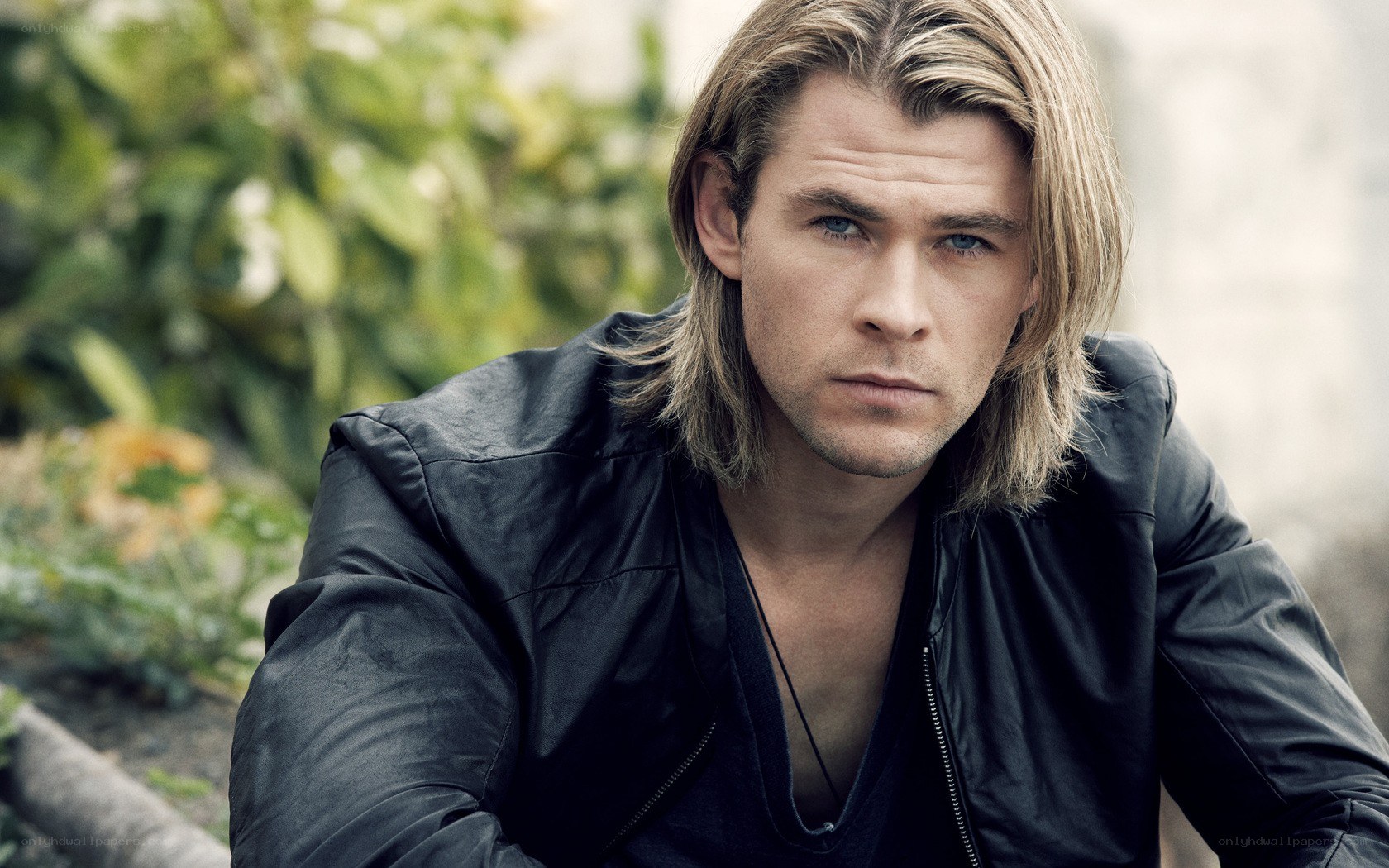 Chris Hemsworth in black jacket