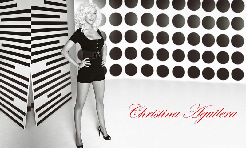 Christina Aguilera in black and white