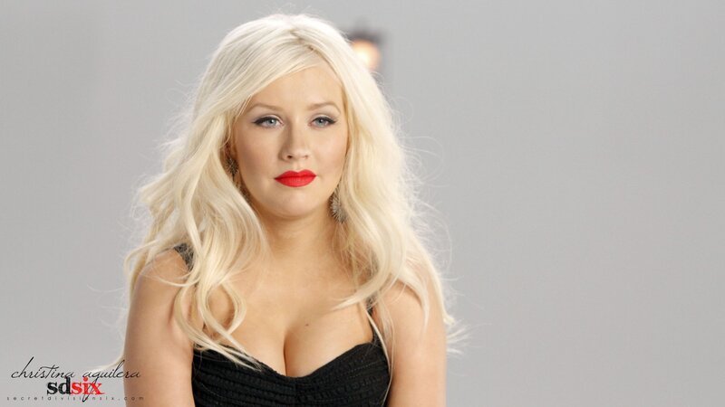 Christina Aguilera in black dress
