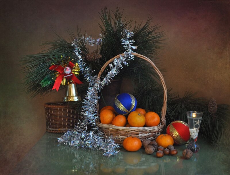 Christmas Basket Arrangement — Brown