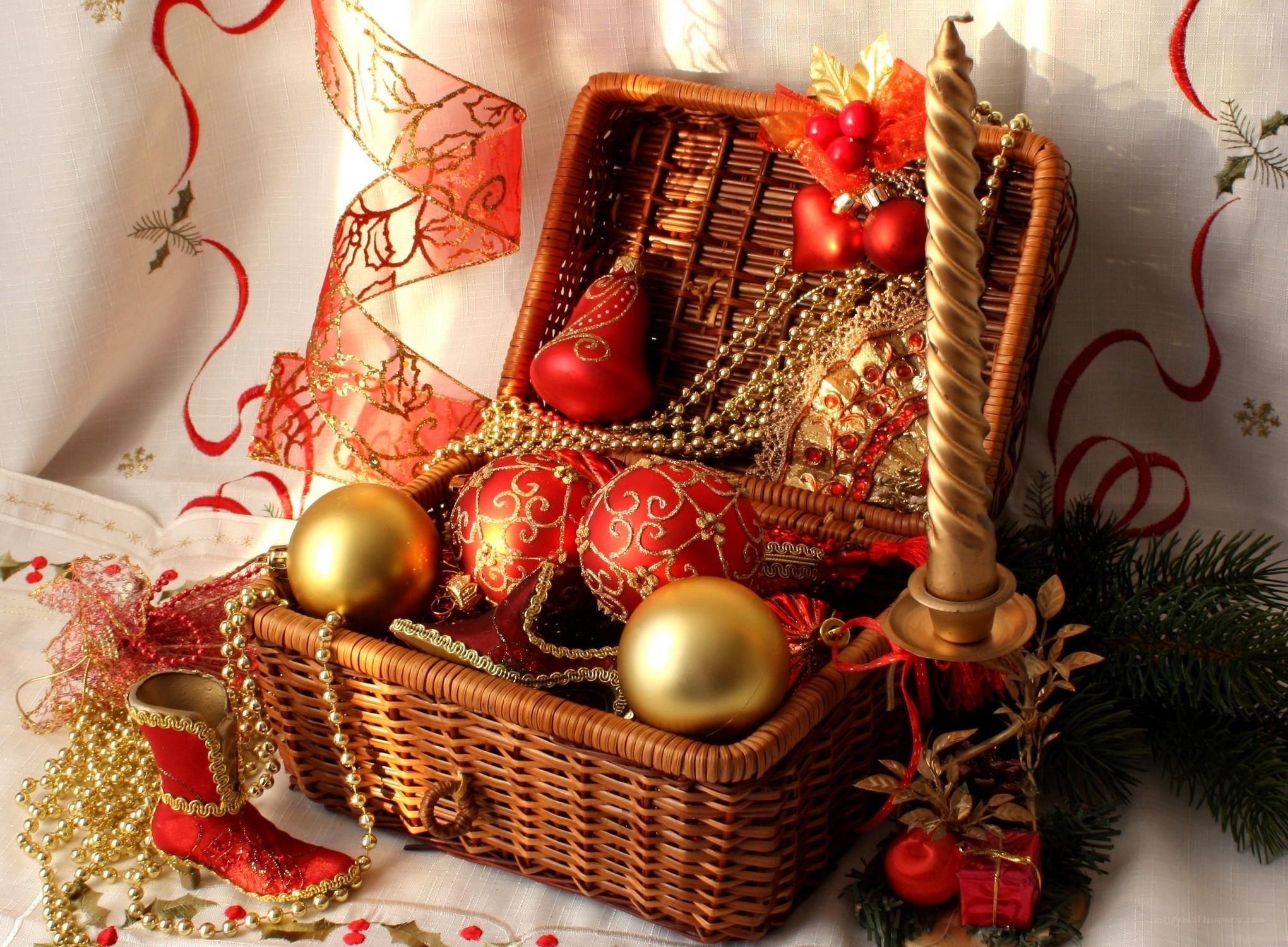 Christmas basket with ornaments
