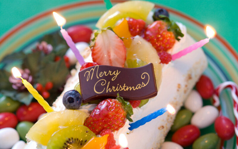 Christmas Cake with Candles — White