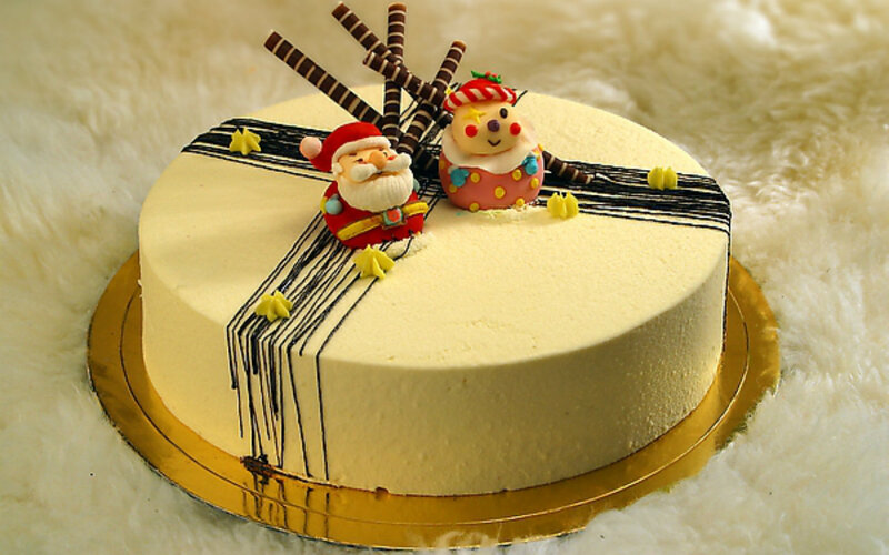 Christmas Cake with Figures