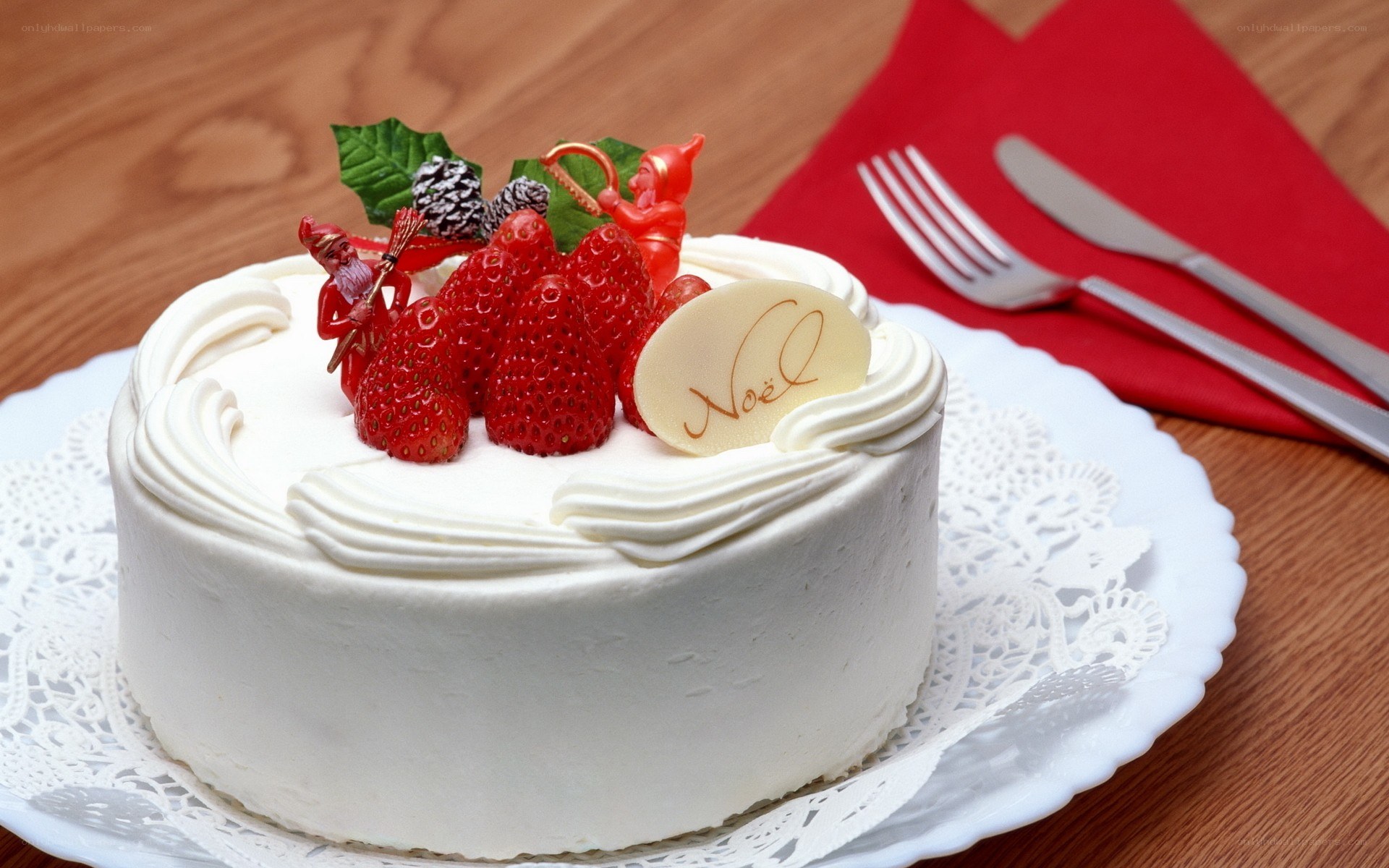 Christmas cake with strawberries