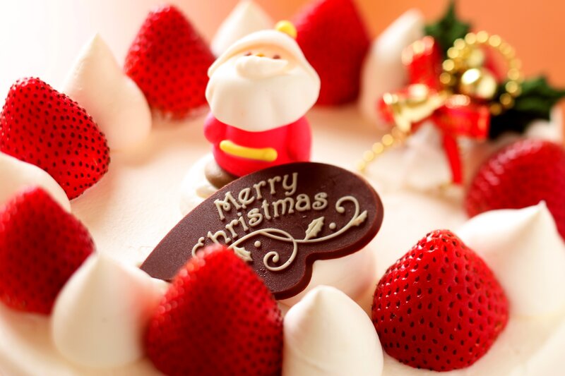 Christmas Cake with Strawberries — Red