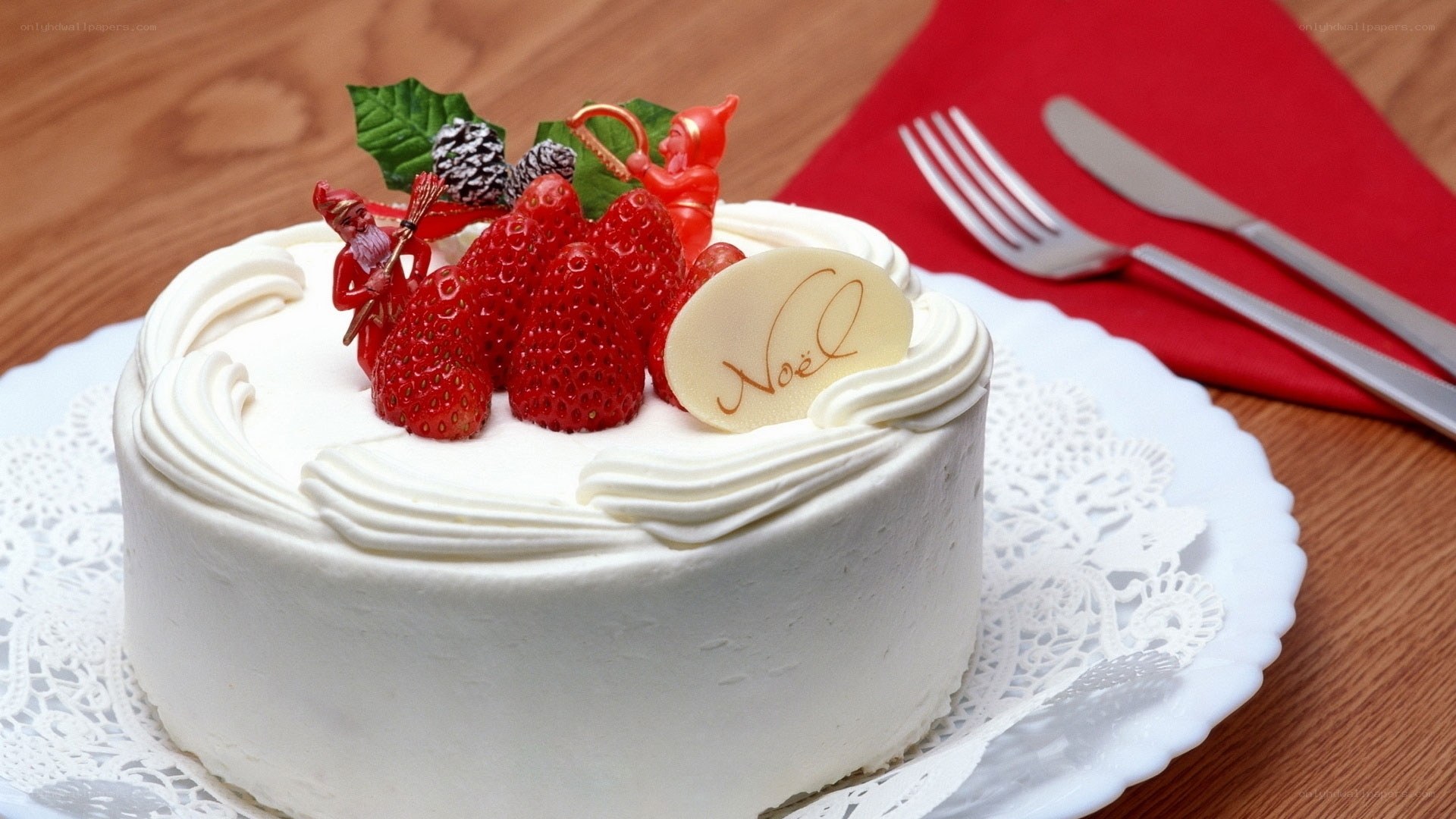 Christmas cake with strawberries